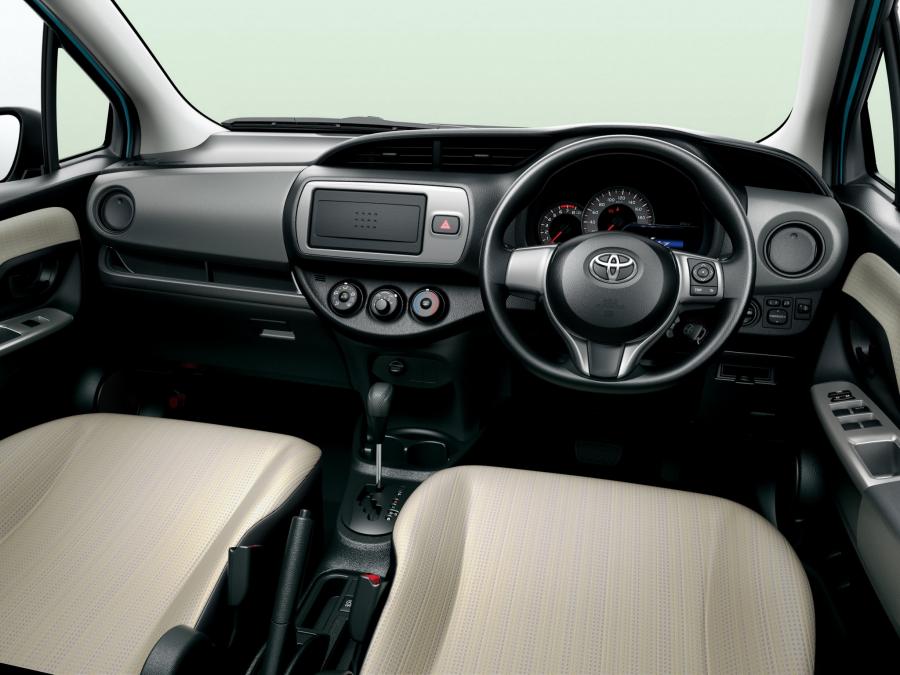  Toyota Vitz 2014 года  (фото 4 из 5)